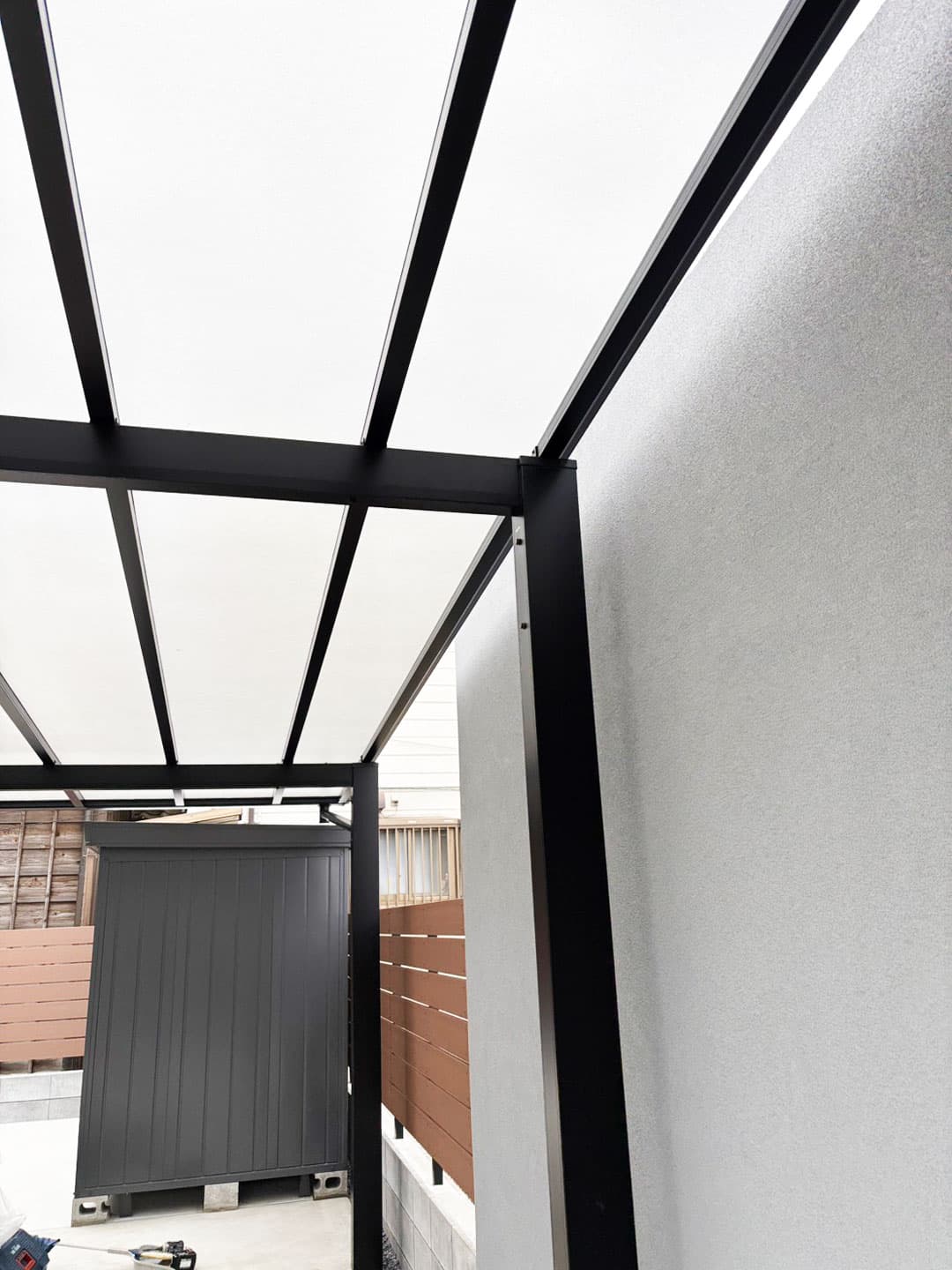 カーポートの柱まわり