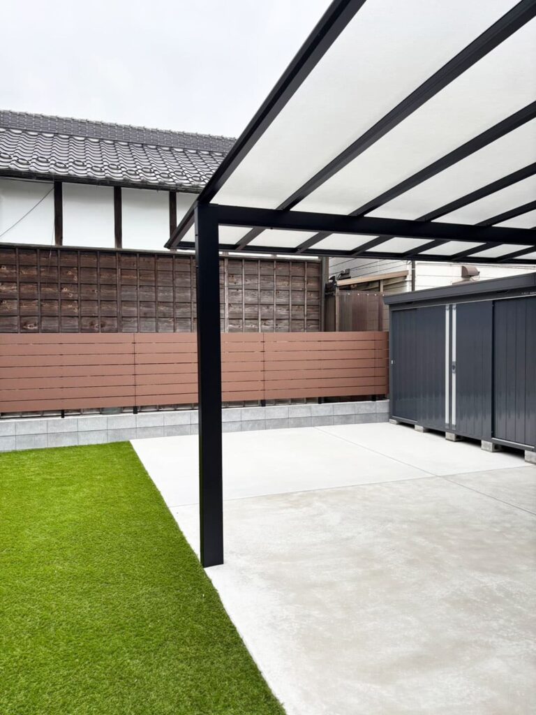 カーポートの柱まわり